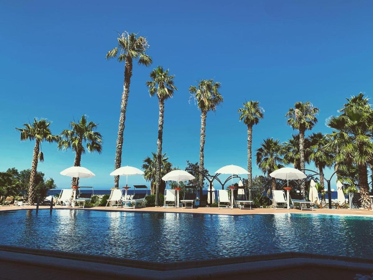 Palm Beach Club Hotel Кастельдачча Экстерьер фото