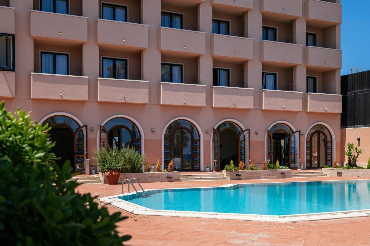 Palm Beach Club Hotel Кастельдачча Экстерьер фото