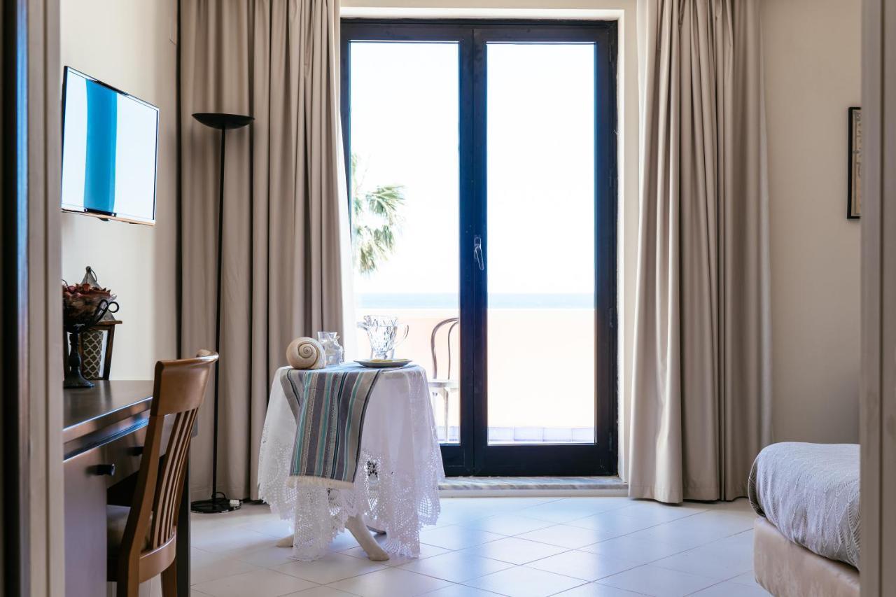 Palm Beach Club Hotel Кастельдачча Экстерьер фото