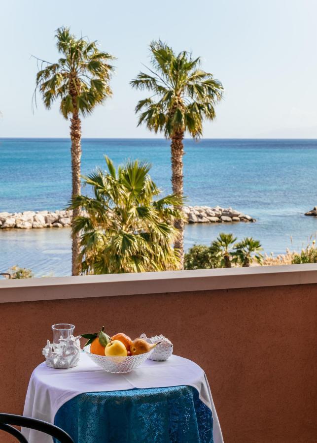 Palm Beach Club Hotel Кастельдачча Экстерьер фото