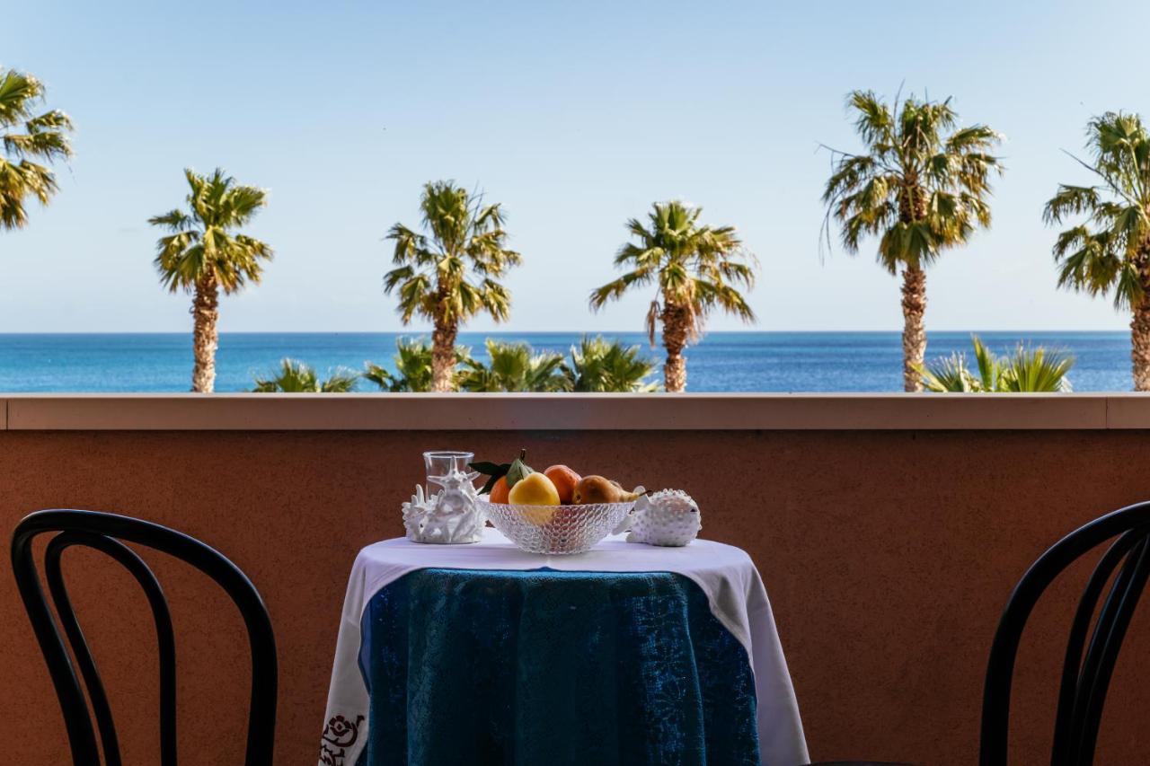 Palm Beach Club Hotel Кастельдачча Экстерьер фото