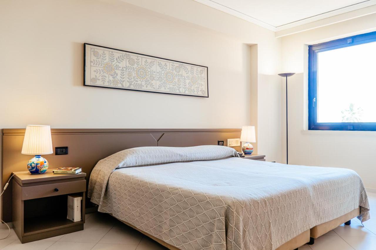 Palm Beach Club Hotel Кастельдачча Экстерьер фото